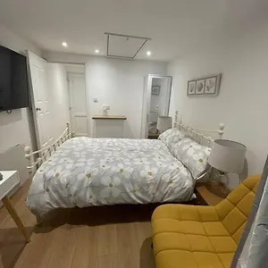 Apartment 1 Bedroom Guest Near Centre.
